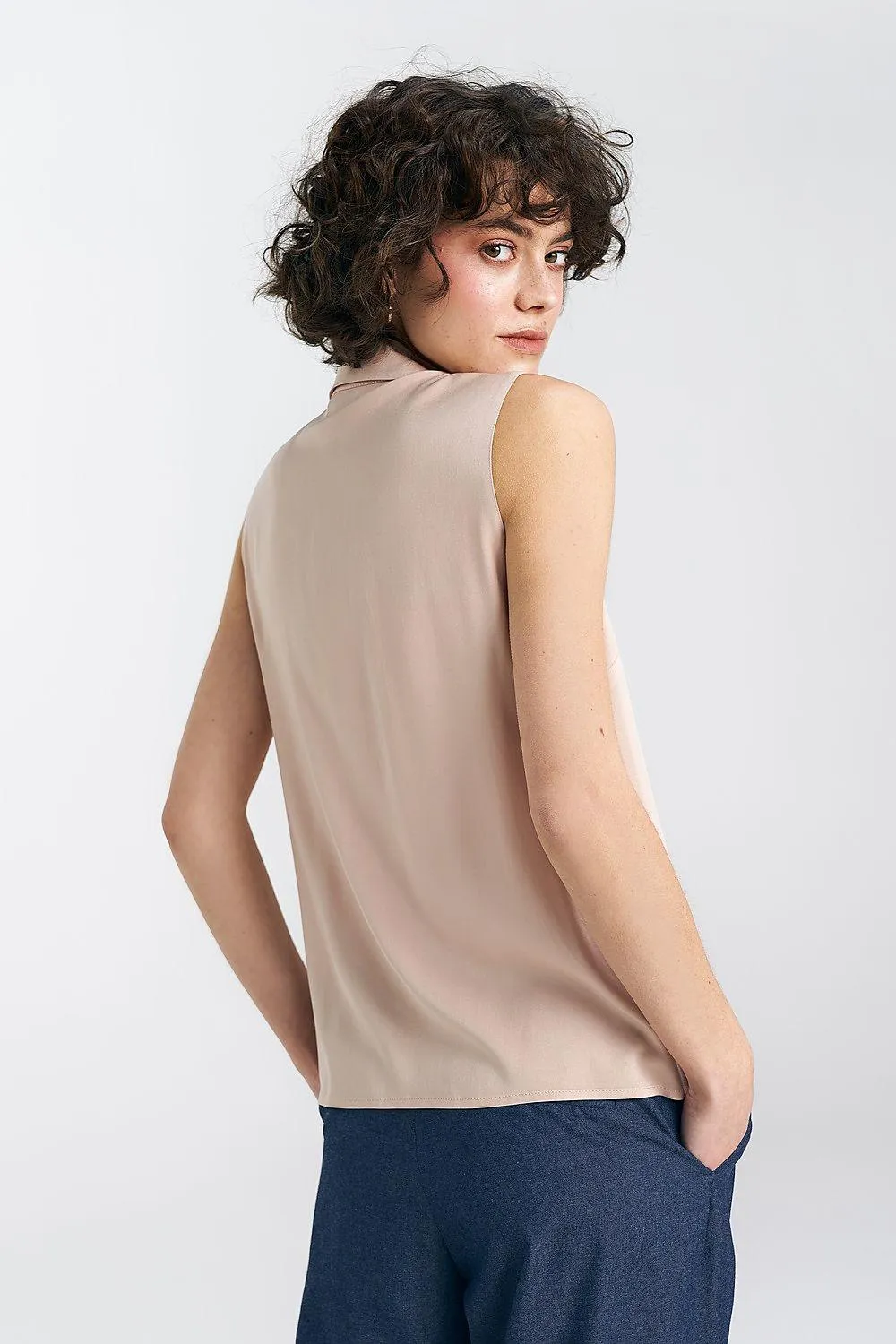 Chic Sleeveless Viscose Blouse with Timeless Collar