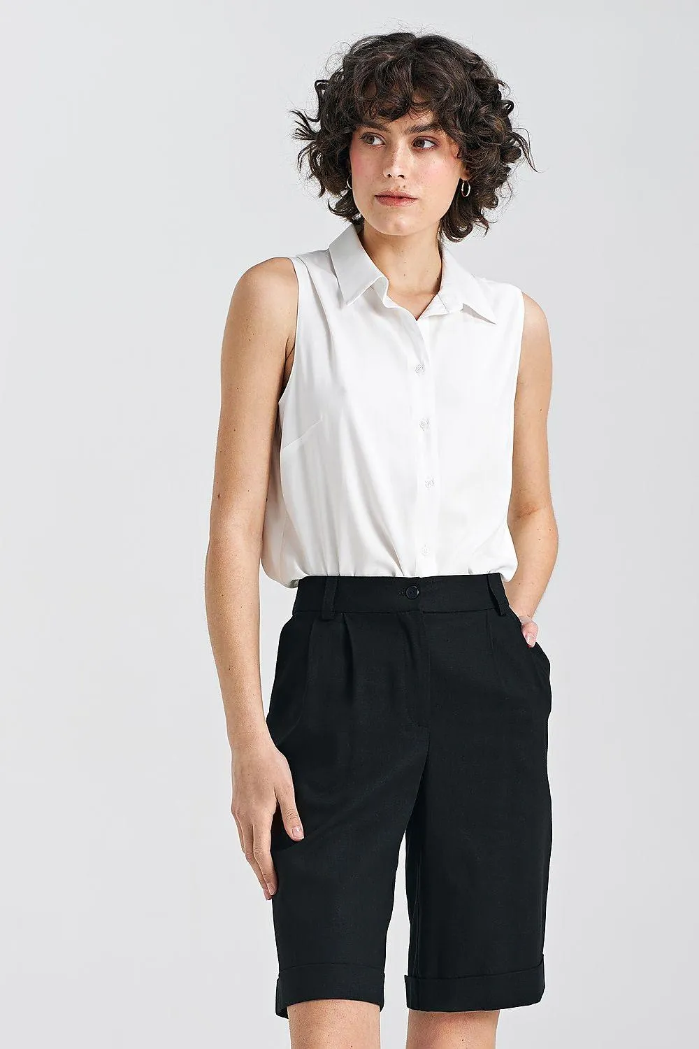 Chic Sleeveless Viscose Blouse with Timeless Collar