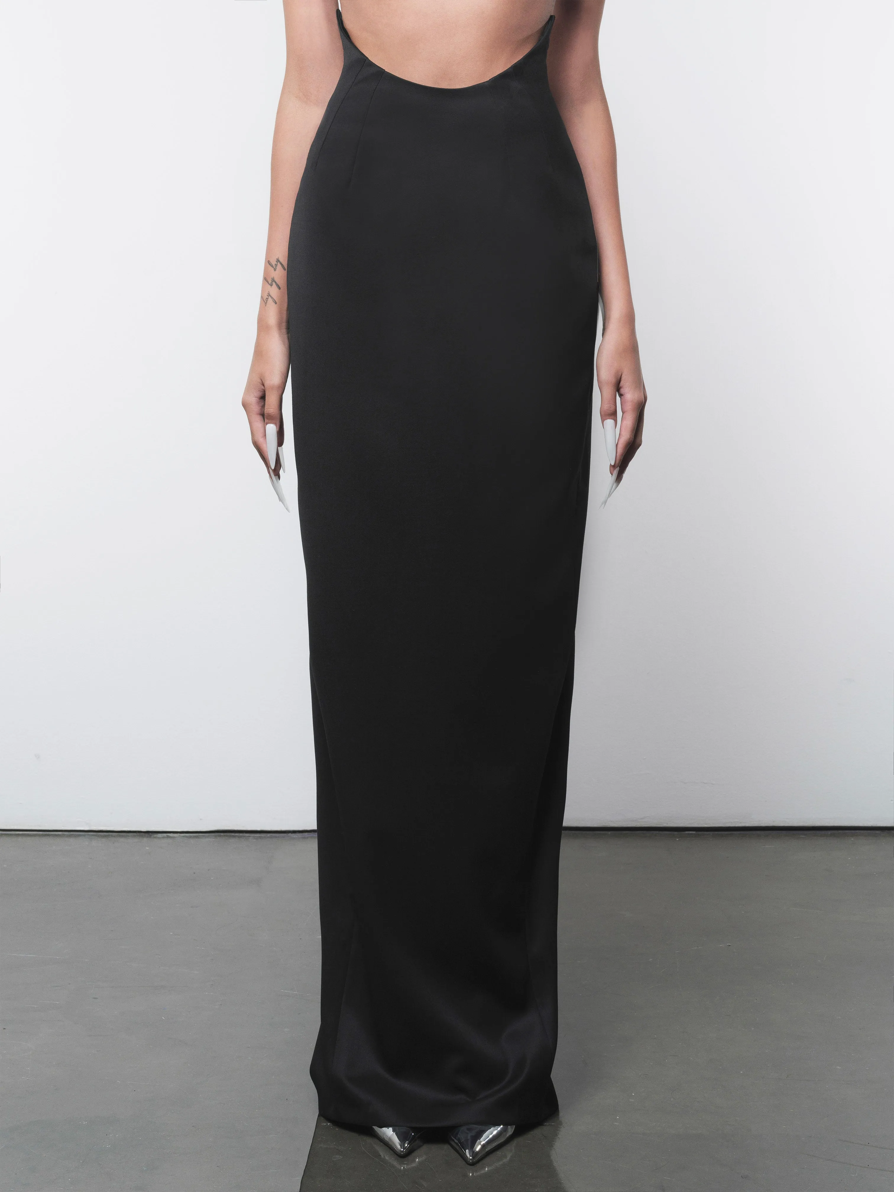 HIGH-WAISTED CRESCENT MAXI SKIRT